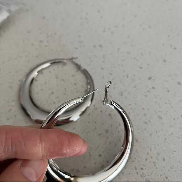 Minimalist silver color Hoop Earrings - Picture 8 of 12